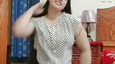 Chamet girl dancing and showing boobs on video call