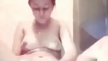 Bengali hottie masturbating using toothbrush video