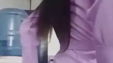 Srilankan girl showing boobs and ass in tuition class