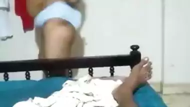 Mature desi aunty giving blowjob MMS