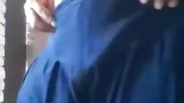 Amateur webcam model from India willingly demonstrates XXX parts